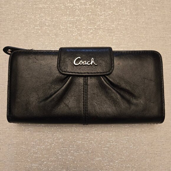 Coach Handbags - Vintage Coach Women's Leather Wallet